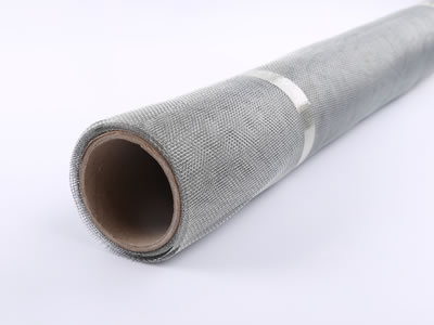 The picture shows a roll of galvanized insect screen in zinc plating-white.